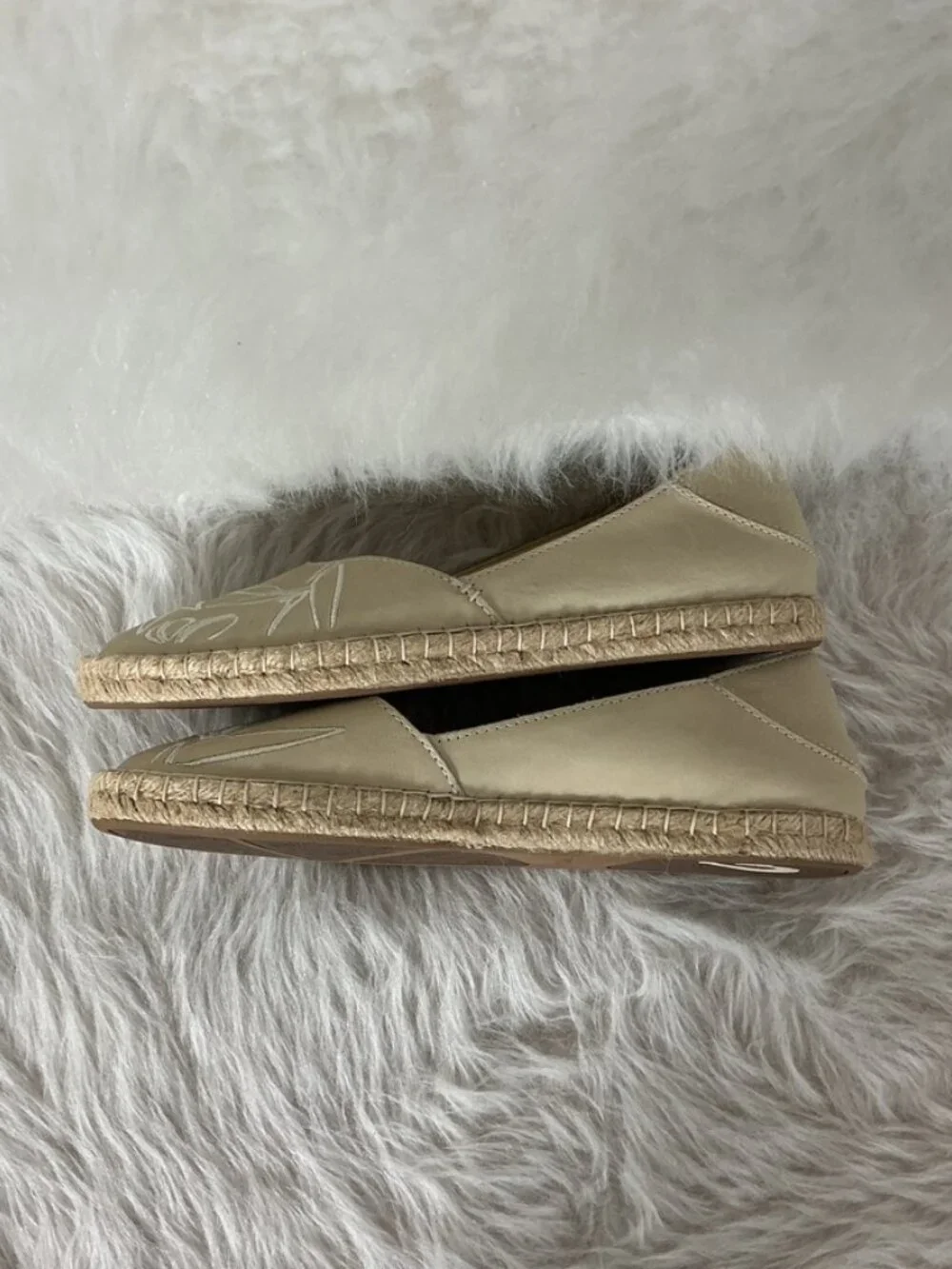 Olukai Cream Kaula Pa’a ILI Embroidered Leather Espadrilles Aloha Flats 7.5